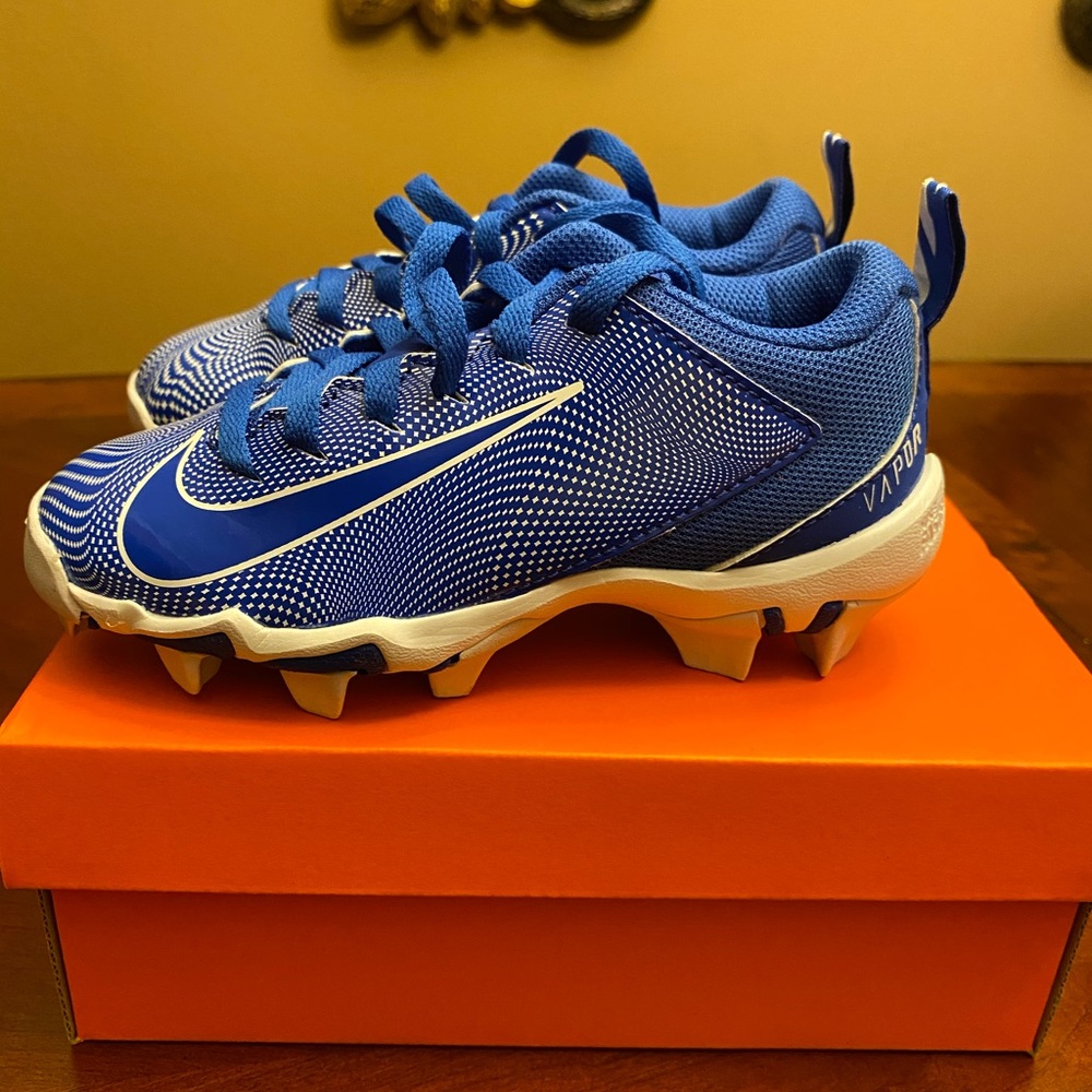 Football Cleats - Picture 4 of 6